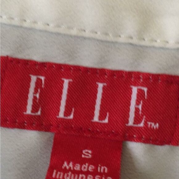 ELLE Top🌻2/$15   - Picture 2 of 4